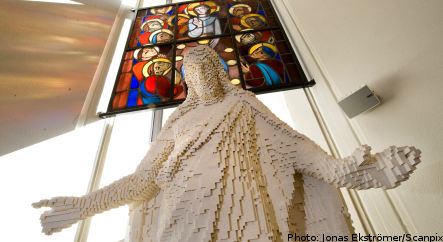 【EU発！Breaking News】イースターに等身大のキリストのレゴ像を展示（スウェーデン）