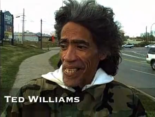 路上生活者テッド・ウィリアムズさん、“メロウ・ヴォイス” を武器にCMナレーターとしてもデビュー。画像：YouTube