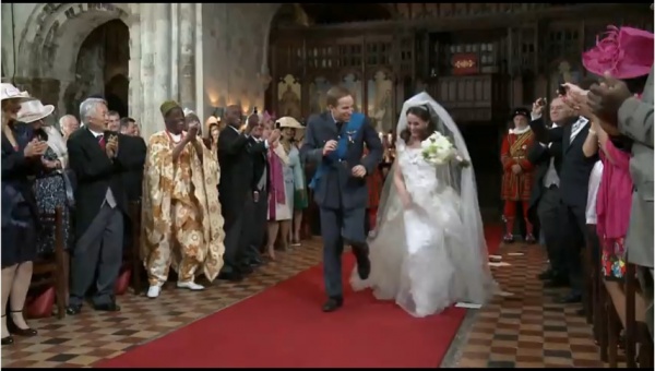 【イタすぎるセレブ達・番外編】エリザベス女王が、ウィリアム王子とケイトさんが、踊って入場するロイヤルウエディング!?　英パロディCMが話題に。