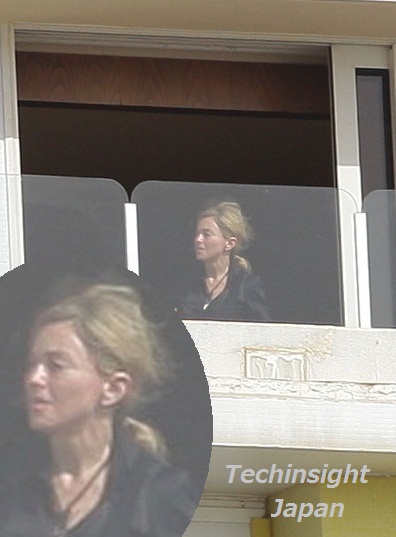 いよいよワールドツアー開始のマドンナ、すっぴんでテルアビブのホテルの窓辺に現れる。