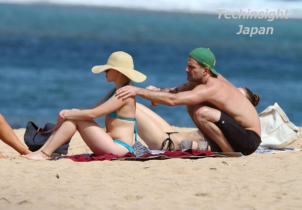 女優スカーレット・ヨハンソン、広告代理店重役の彼氏と破局。写真は今年2月ハワイで
