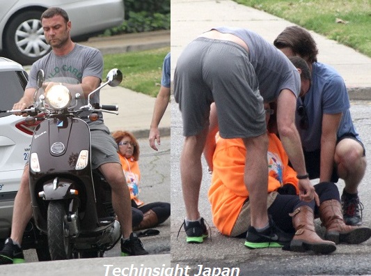 16日、自宅前で起きたバイク事故に救いの手を差し伸べる俳優リーヴ・シュレイバー