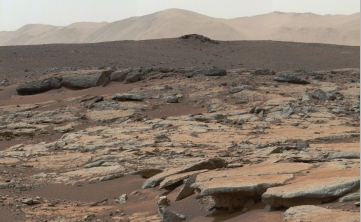 【米国発！Breaking News】火星無人探査車が“湖”を発見で、「雪山が隣接していた」との説も。