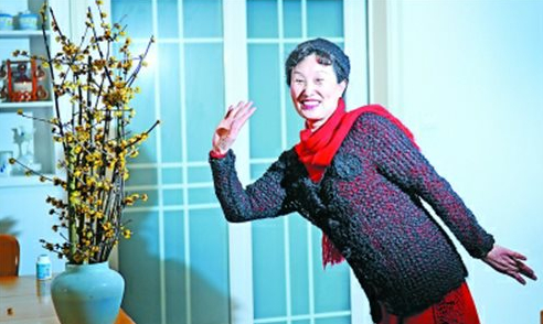 11年かけ自分の髪をセーターにした中国の女性。画像は『ecns.cn』のスクリーンショット