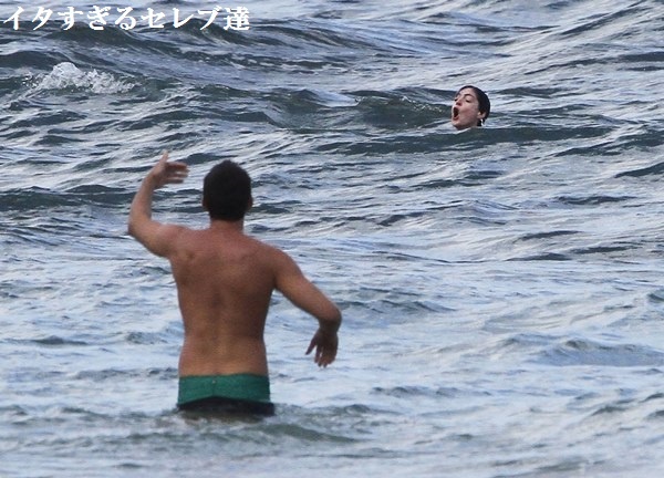 【イタすぎるセレブ達】アン・ハサウェイ、ハワイの海で負傷。溺れかけてパニックに。