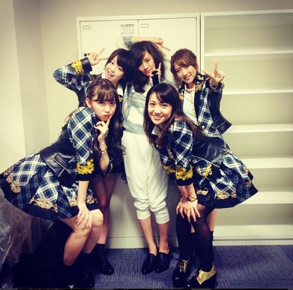 AKB48リクアワを訪れた前田敦子を囲む初期メンバー　（画像はinstagram.com/nyanchan22より）