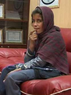 【中東発！Breaking News】タリバンの兄に爆弾チョッキを着せられた10歳少女、保護される。（アフガニスタン）