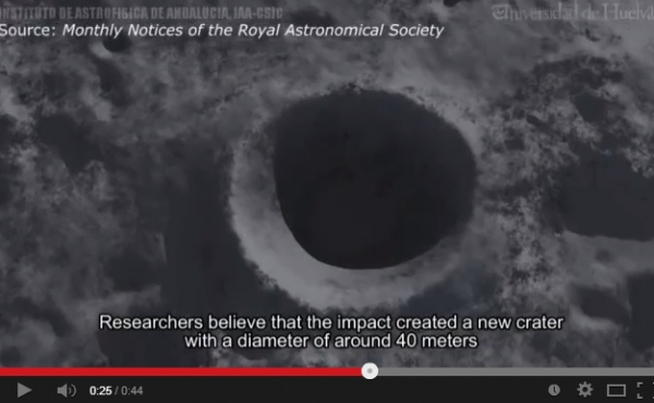 スペインの天文学者が捉えた小天体の月面衝突。画像はYouTubeのスクリーンショット