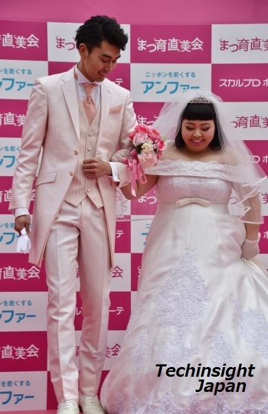 疑似結婚式デモに登場したイケメンモデルと渡辺直美