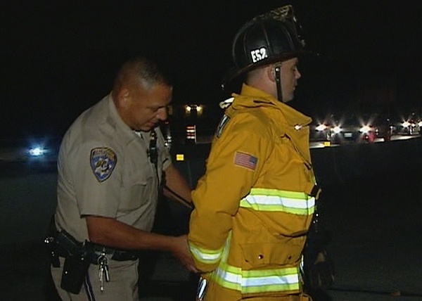 事故現場で警察官と口論した消防隊員、逮捕される。画像は『CBS 8』のスクリーンショット