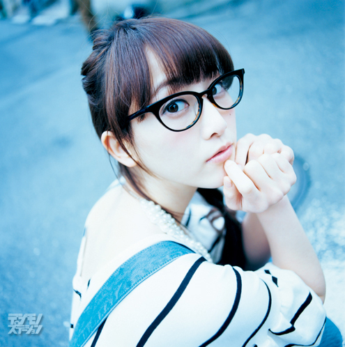 【エンタがビタミン♪】松井玲奈が“眼鏡っ娘”姿を披露。黒縁めがねでちょっと大人びた女性に変身。