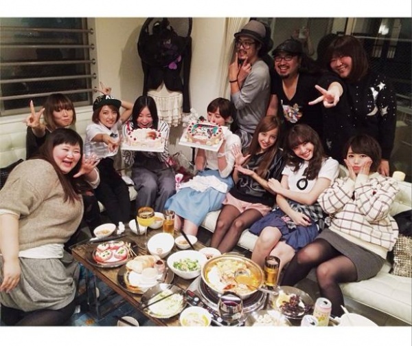 AKB48一期生とW松井、AKB衣装チームが大集合　（画像はinstagram.com/maricollet3より）