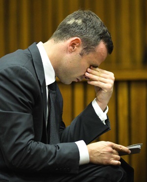 法廷でのオスカー・ピストリウス被告。画像はnews24.com/SouthAfricaのスクリーンショット
