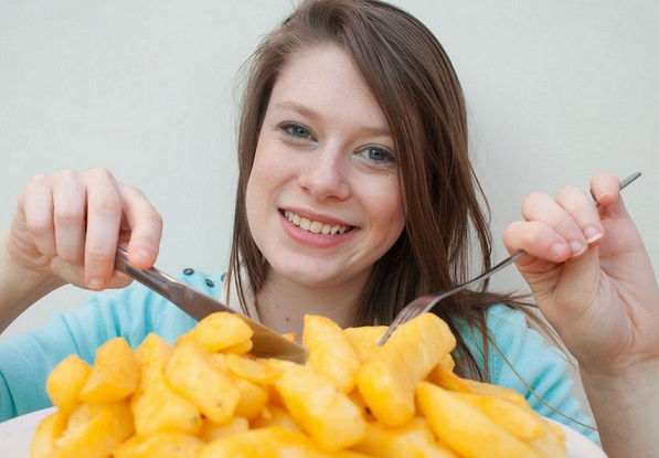【EU発！Breaking News】5歳からチップスしか食べずに15年。重度の摂食障害を催眠療法で克服した女性。（英）