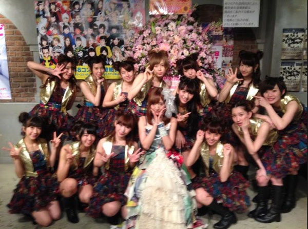 【エンタがビタミン♪】AKB48・野中美郷が卒業公演を終えて“壁写外しの儀”。「長い間ほんとうにありがとう」