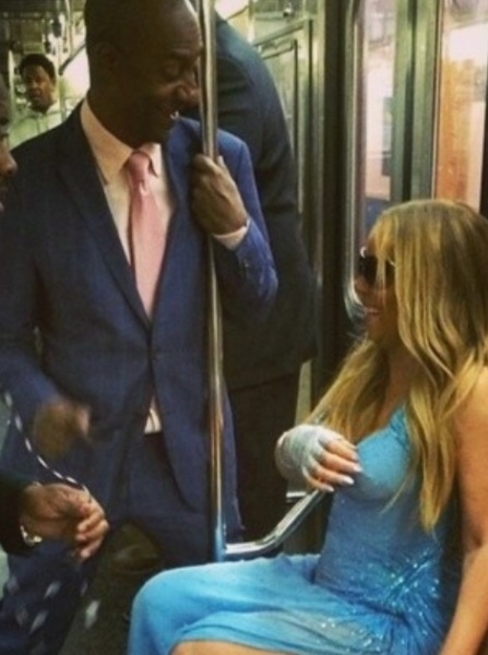 【イタすぎるセレブ達】マライア・キャリー、ゴージャスな高級ドレス姿で地下鉄に乗る。