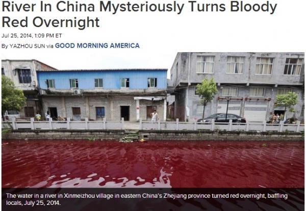 中国・温州市の河川が赤く染まる（画像はacnews.go.comのスクリーンショット）
