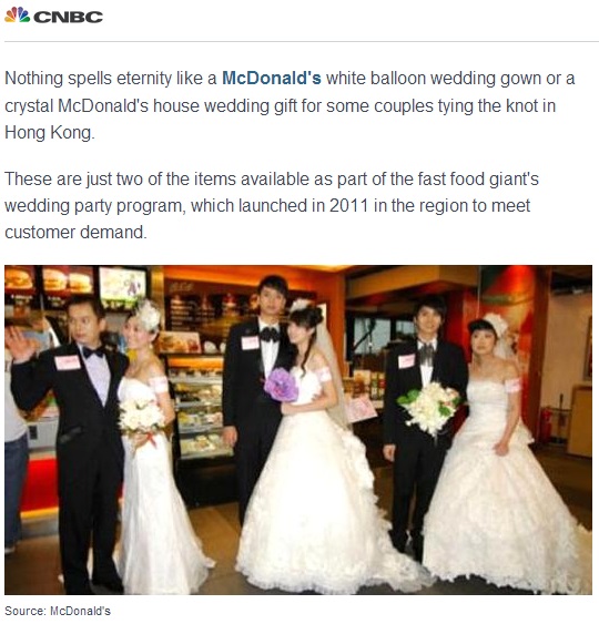 香港マクドナルドで挙式するカップルが増加中（画像はcnbc.comのスクリーンショット）