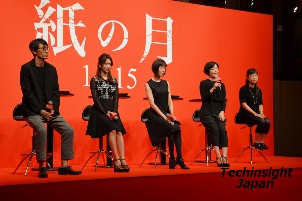 左から吉田大八監督、大島優子、宮沢りえ、小林聡美、角田光代