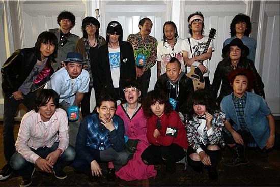 【エンタがビタミン♪】ハマ・オカモトが“レアな1枚”を投稿。日本のロックミュージシャン17人が集結。