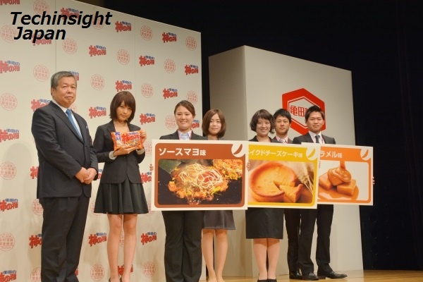 イベントにて　左から田中通泰社長と有村架純、亀田製菓の若手社員5名