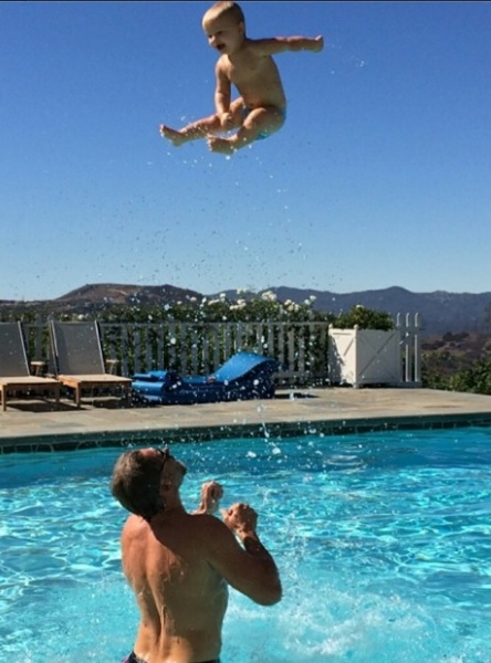 ジェシカ・シンプソンの夫、息子を空へ！（画像はinstagram.com/jessicasimpsonより）