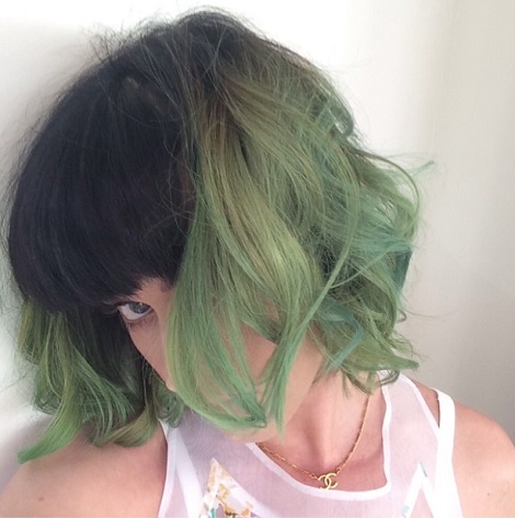 グリーンの髪にも挑戦したケイティ（画像はinstagram.com/katyperryより）