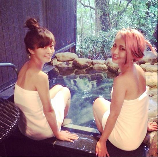 【エンタがビタミン♪】安田美沙子が“温泉写真”を公開。人妻の肩甲骨に「セクシー」。