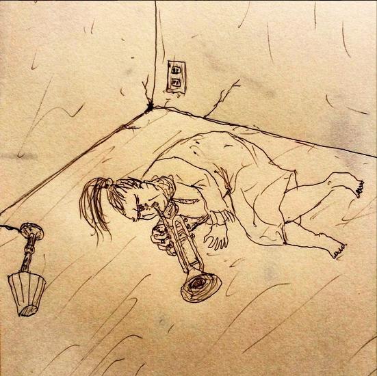 床に寝転びトランペットを吹く女。（画像はinstagram.com/tadanobu_asanoより）