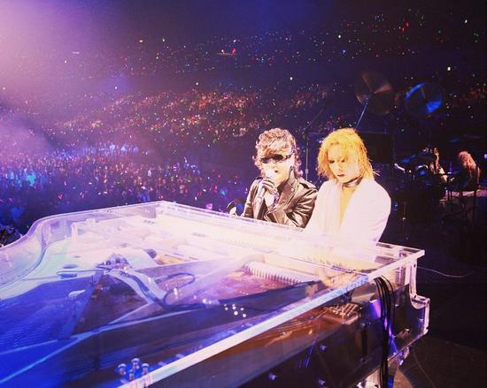 【エンタがビタミン♪】X JAPAN・Toshlの誕生日をYOSHIKIが祝福。ピアノを前にした「ほんとに素敵な写真」