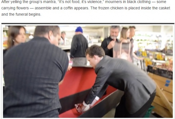動物愛護団体、販売中の鶏肉のため葬儀（画像はtheblaze.comのスクリーンショット）