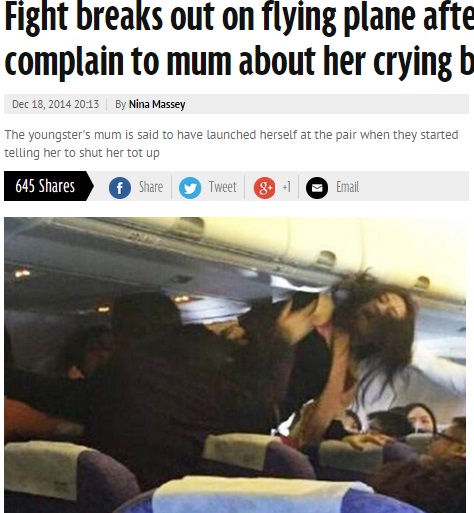 中国国際航空のフライトで乗客同士が激しい乱闘（画像はmirror.co.ukのスクリーンショット）