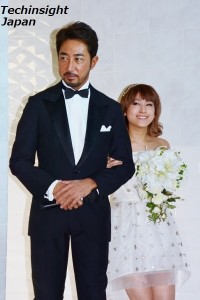 結婚式の入場のように登場したIMALUと千場義雅