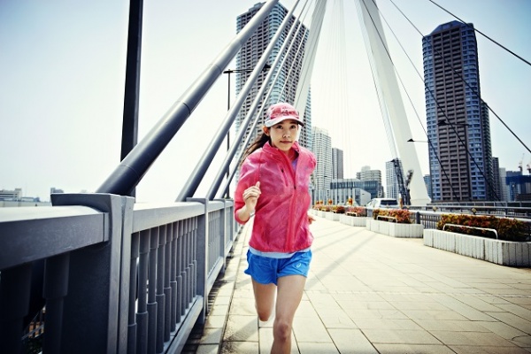 東京マラソン目前。“アシックスの真骨頂”ランニングウエアが秀逸。「より速く走る」「より遠くまで走る」