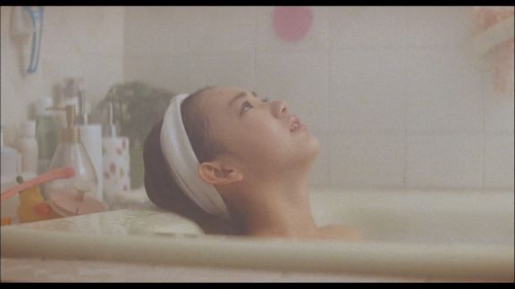 宮脇咲良がお風呂で涙する、『Green Flash』MV