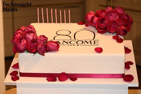 ランコム80周年を記念して登場したアニバーサリーケーキ
