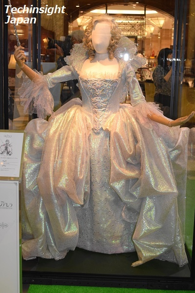 日本橋三越本店に展示されている、フェアリーゴットマザーの衣装