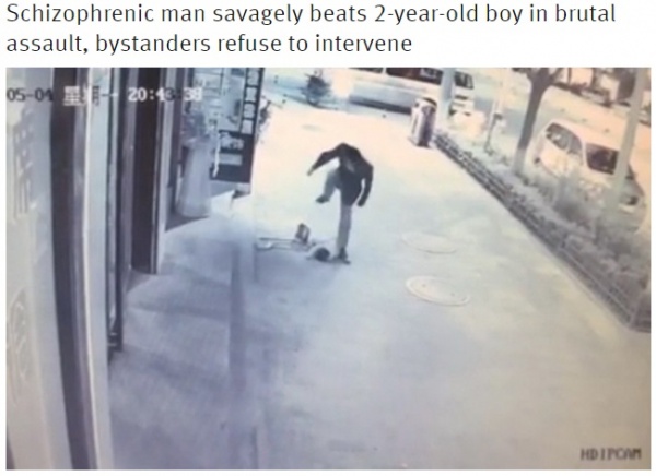 【海外発！Breaking News】統合失調症の男が2歳児を蹴り倒す。激しく踏み続けること40秒間。（中国）