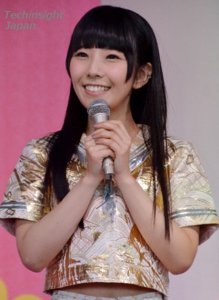 3月の『TOKYO IDOL PROJECT』記者発表会での相沢梨紗。笑顔が眩しい！