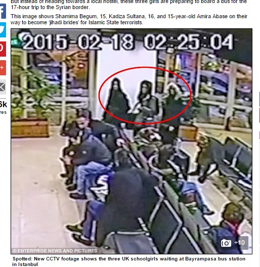 2月、トルコのバスターミナルで確認された英少女3人組（画像はdailymail.co.ukのスクリーンショット）