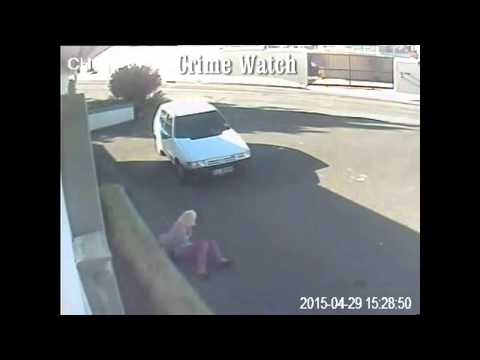 【海外発！Breaking News】86歳女性を運転席から引きずり出した男、車にあった食料品を返品しようとして逮捕。（南ア）