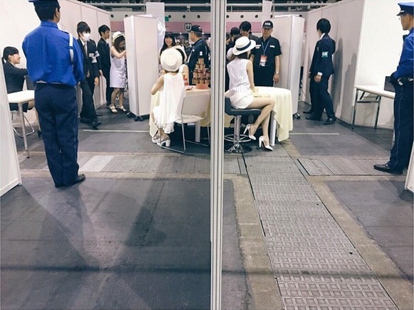 AKB48大阪写真会の裏側（画像は『小嶋陽菜 Instagram』より）