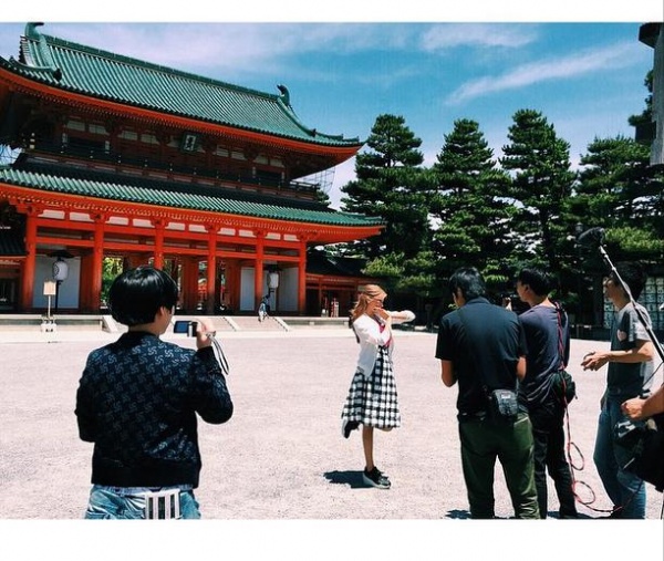 京都でロケ中のローラ（画像は『ローラ Instagram』より）