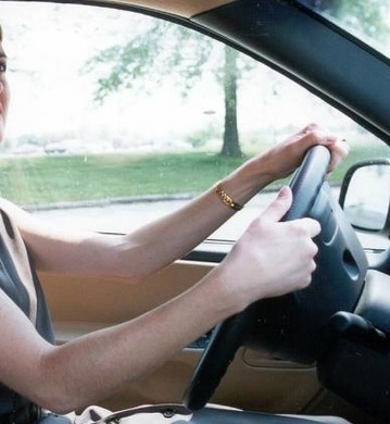 運転テク、実は女性の方が上!?（画像はイメージです）