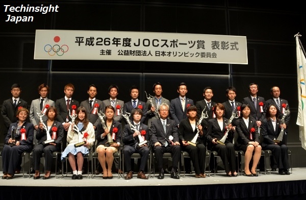 平成26年度JOCスポーツ表彰式にて受賞者とJOC竹田恒和会長