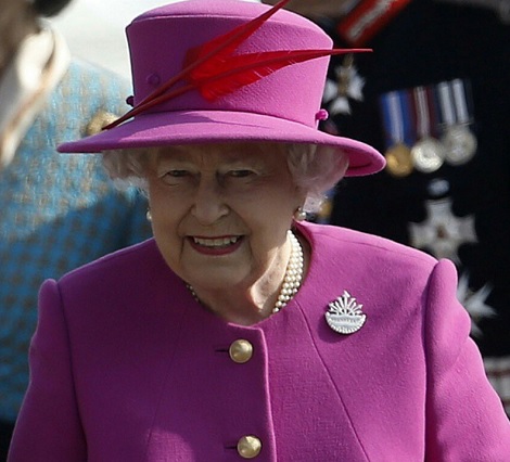 エリザベス女王、珍アクシデントに気付きもせず（画像はinstagram.com/the_british_monarchyより）
