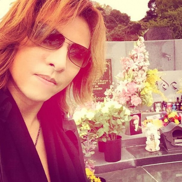 【エンタがビタミン♪】YOSHIKIがHIDEの墓前で報告。GLAYと共演して「みんなから元気をもらった」