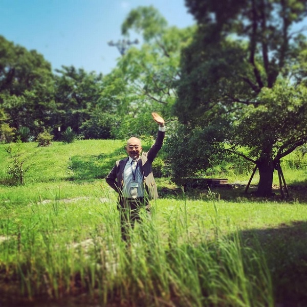 昼食を終えてご機嫌な竹中直人（画像は『板谷由夏 Instagram』より）