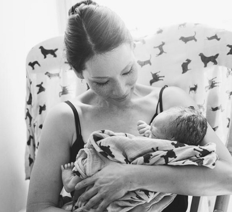 ルーシー・リューが母親デビュー（画像はtwitter.com/lucyliuのスクリーンショット）