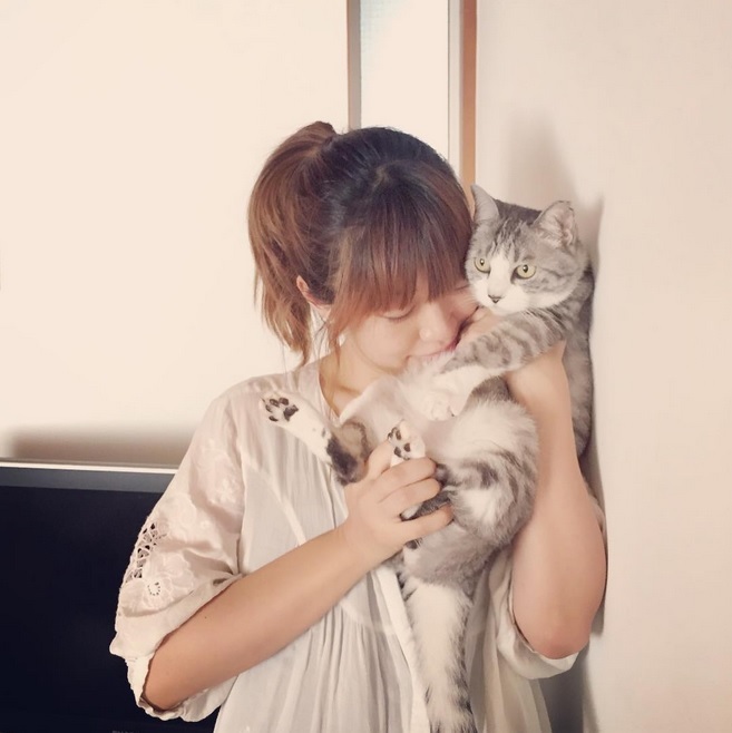 【エンタがビタミン♪】坂本美雨、生後1か月の娘を愛猫が受け入れてくれた瞬間。その思いにファンも感動。